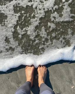 Danica Patrick feet photo thumbnail