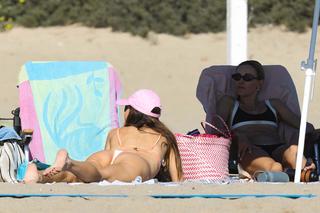 Alessandra Ambrosio feet photo thumbnail
