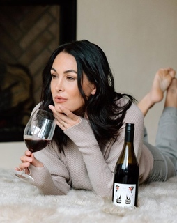 Brie Garcia feet photo thumbnail