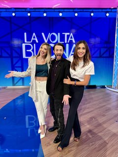 Caterina Balivo feet photo thumbnail