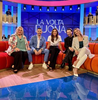 Caterina Balivo feet photo thumbnail