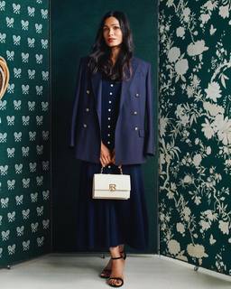 Freida Pinto feet photo thumbnail