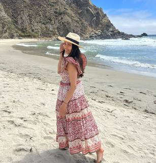 Freida Pinto feet photo thumbnail