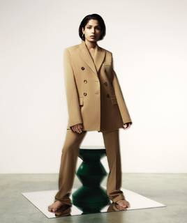Freida Pinto feet photo thumbnail
