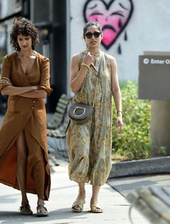 Freida Pinto feet photo thumbnail