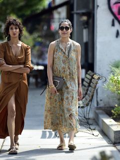 Freida Pinto feet photo thumbnail