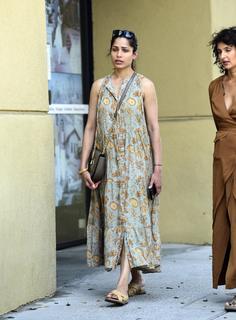Freida Pinto feet photo thumbnail