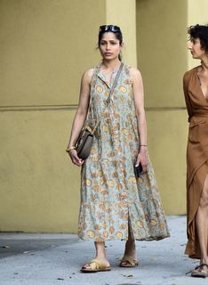 Freida Pinto feet photo thumbnail