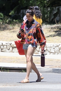 Freida Pinto feet photo thumbnail