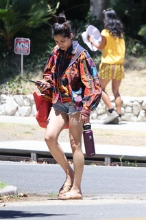 Freida Pinto feet photo thumbnail