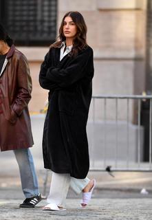 Camila Morrone feet photo thumbnail