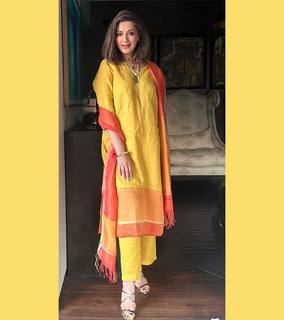 Sonali Bendre feet photo thumbnail