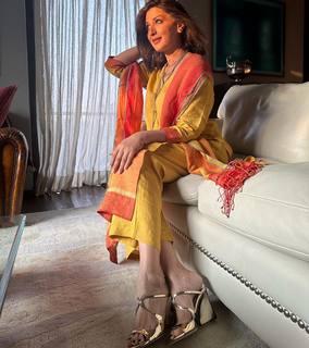 Sonali Bendre feet photo thumbnail