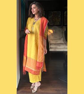 Sonali Bendre feet photo thumbnail