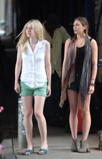 Dakota Fanning feet photo thumbnail