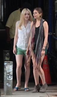 Dakota Fanning feet photo thumbnail