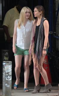 Dakota Fanning feet photo thumbnail