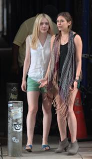 Dakota Fanning feet photo thumbnail