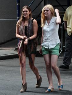 Dakota Fanning feet photo thumbnail