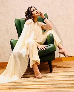Raveena Tandon feet photo thumbnail