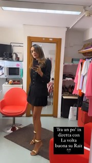 Caterina Balivo feet photo thumbnail
