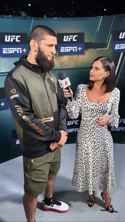 Megan Olivi feet photo thumbnail