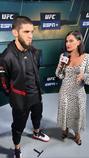 Megan Olivi feet photo thumbnail