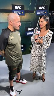 Megan Olivi feet photo thumbnail