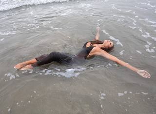 Dania Ramirez feet photo thumbnail