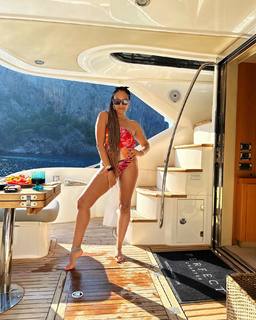 Tia Mowry feet photo thumbnail
