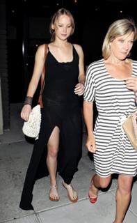Jennifer Lawrence feet photo thumbnail