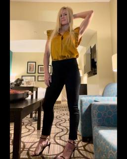 Holly Holm feet photo thumbnail