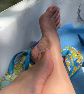 Franciely Freduzeski feet photo thumbnail