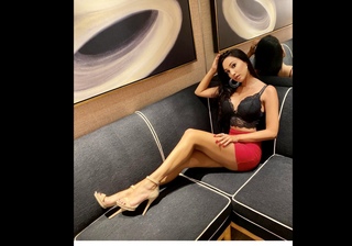 Scarlet Vas feet photo thumbnail