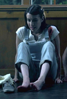 Emma Roberts feet photo thumbnail