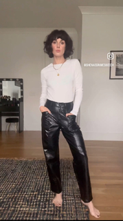 Shenae Grimes-Beech feet photo thumbnail