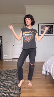 Shenae Grimes-Beech feet photo thumbnail