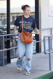 Kristen Bell feet photo thumbnail