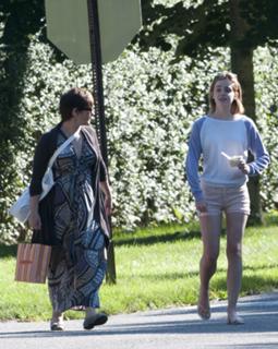 Emma Watson feet photo thumbnail