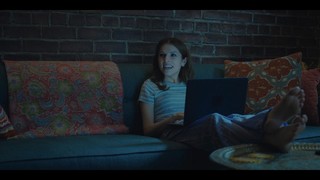 Anna Kendrick feet photo thumbnail