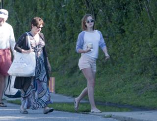 Emma Watson feet photo thumbnail