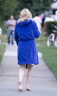 Dakota Fanning feet photo thumbnail