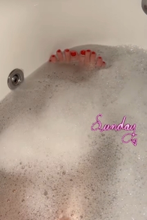 Daniela Katzenberger feet photo thumbnail
