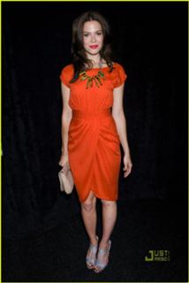 Mandy Moore feet photo thumbnail
