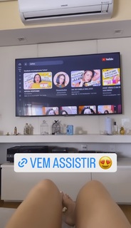 Kéfera Buchmann feet photo thumbnail