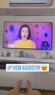 Kéfera Buchmann feet photo thumbnail
