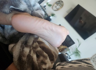 Kyle Unfug feet photo thumbnail