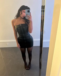 Kylie Jenner feet photo thumbnail