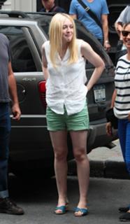 Dakota Fanning feet photo thumbnail