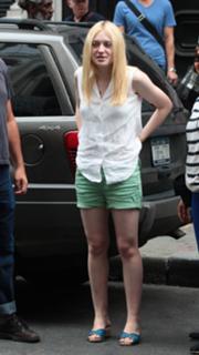 Dakota Fanning feet photo thumbnail